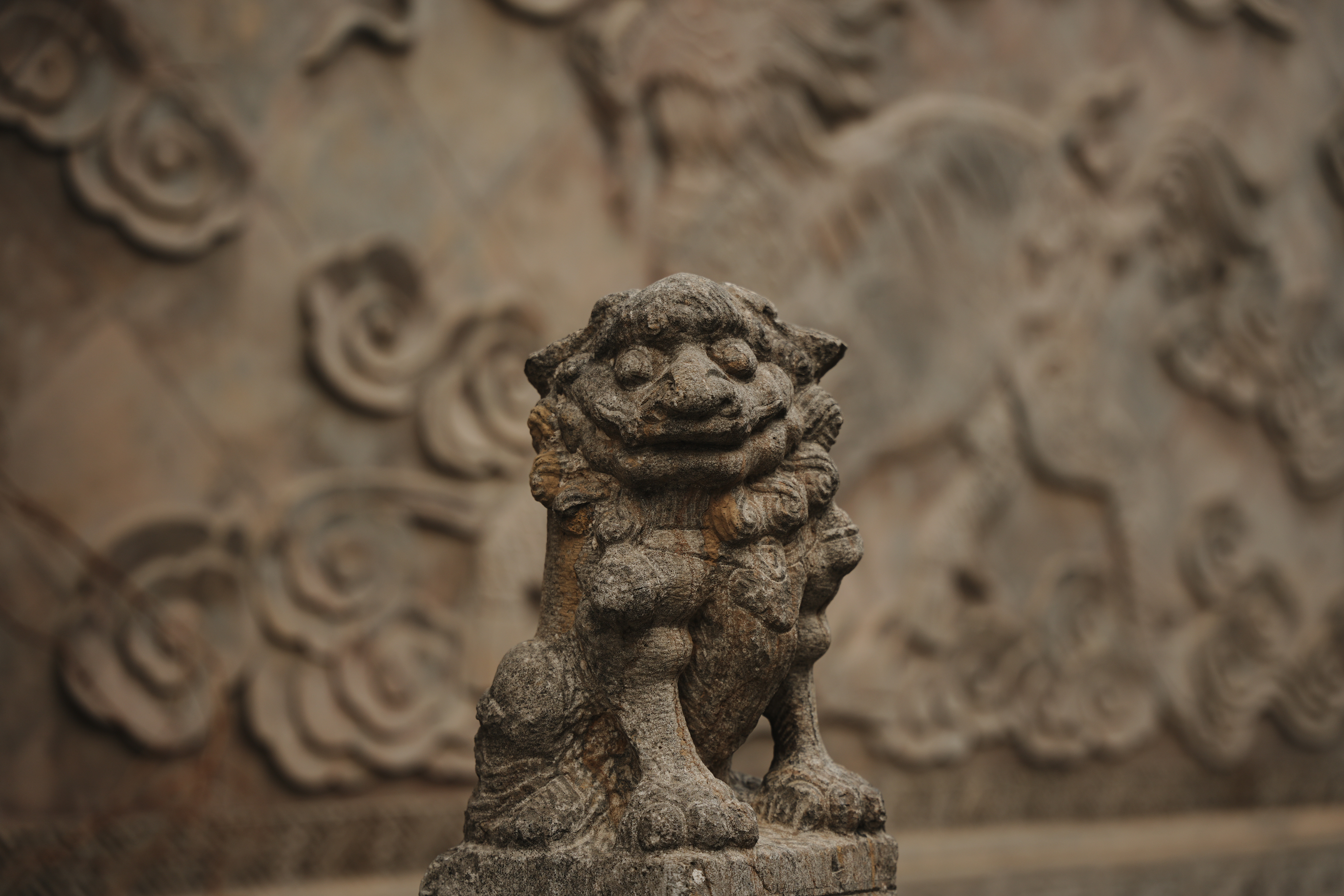 ornate chinese lion bust