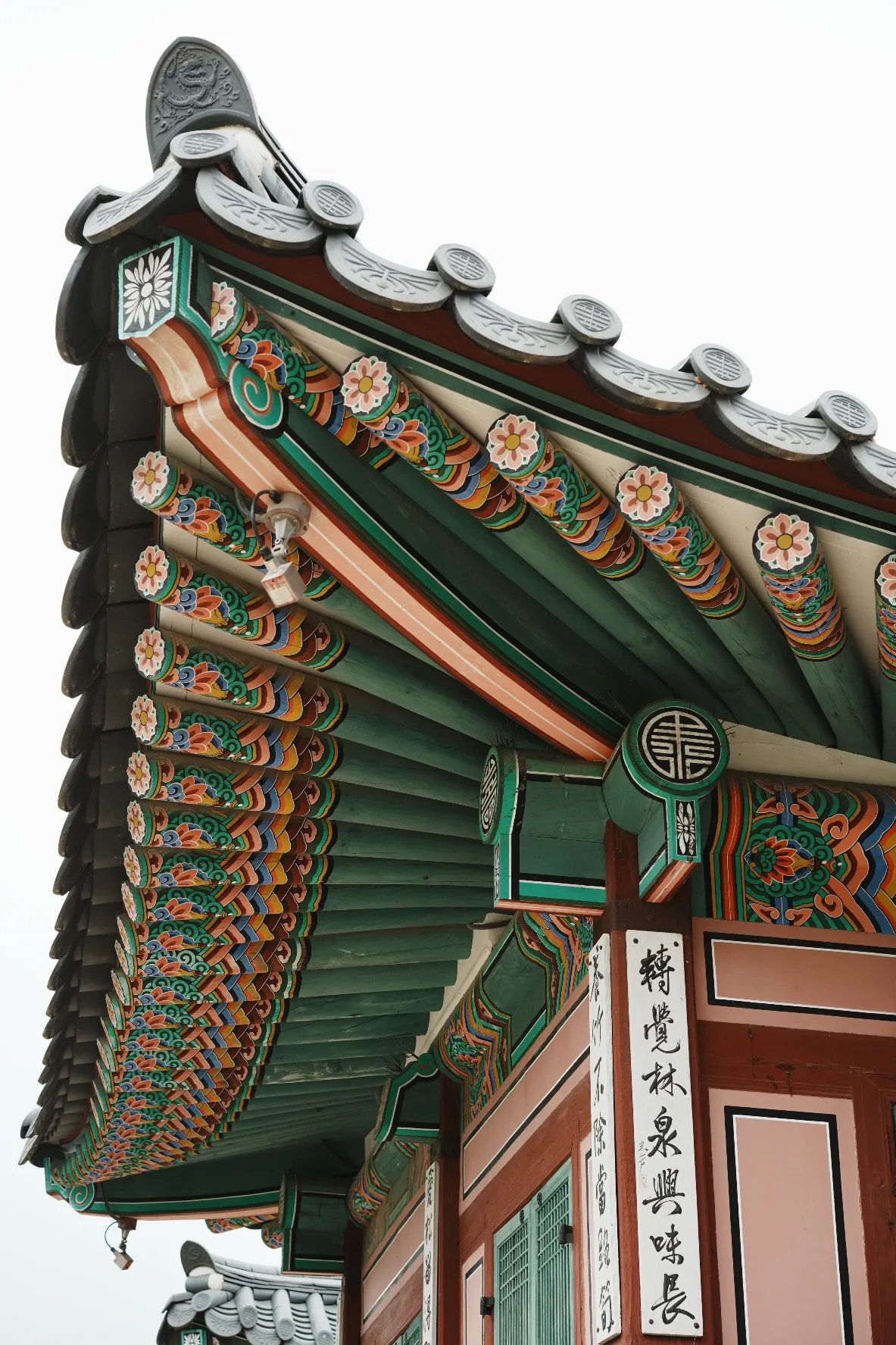 roof of a korean temple